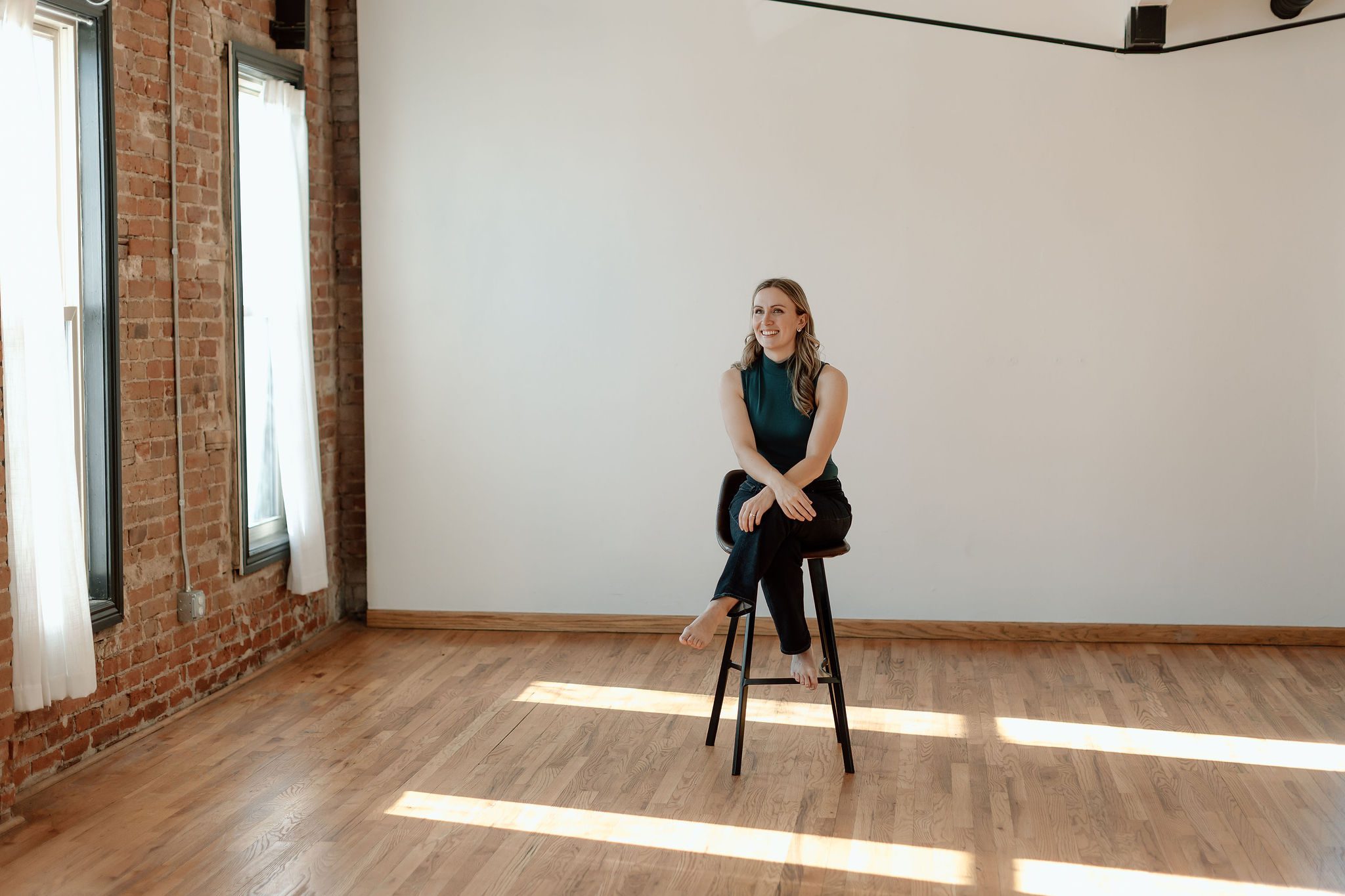 learning specialist lauren dewey sitting on a stool teaching about what a masterclass is