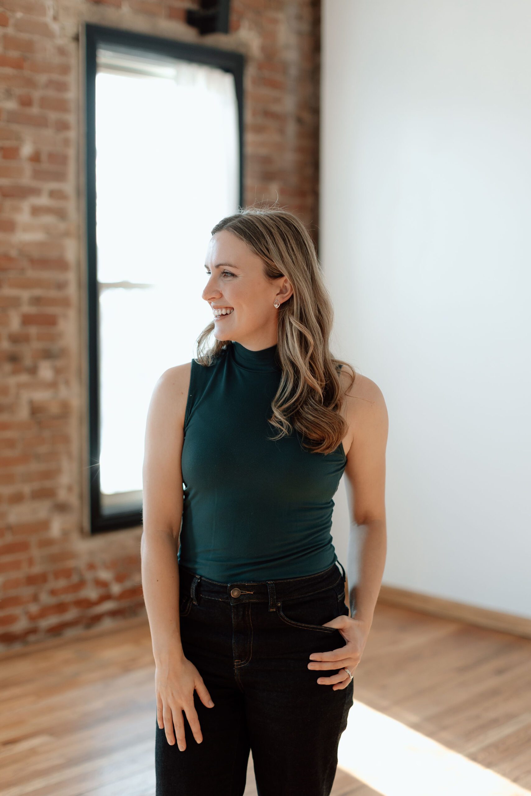 lauren dewey teaching how to scale past 1:1 clients