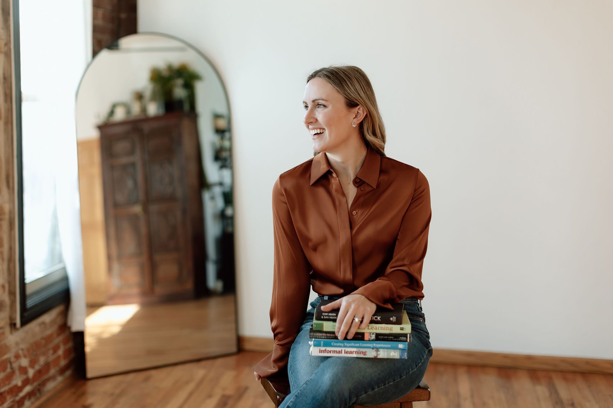 learning specialist sitting on a stool teaching how to create your signature course